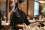 宝鸡君悦酒店餐饮服务员，不止是端茶倒水，更是品质体验的守护者