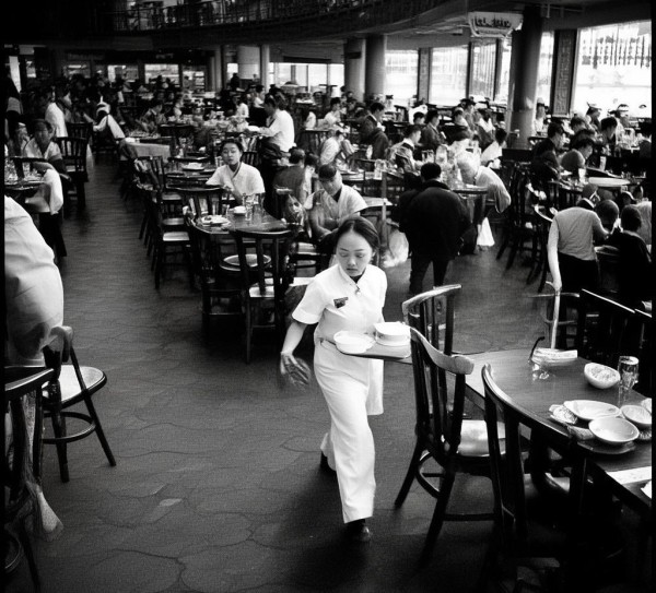 汉阴凤凰国际酒店餐饮服务员工作强度如何？揭秘日常辛劳与挑战