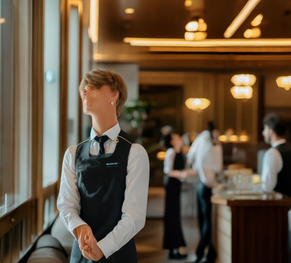 酒店服务人员的礼貌礼仪，细节中的温度与专业